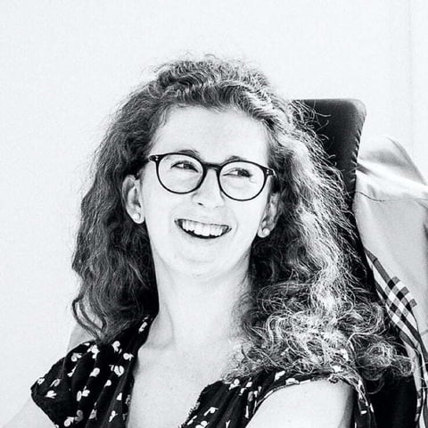369x369-caroline-spacil-consultante-marketing-crm@2x